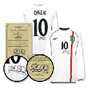 01-03 England Michael Owen Signed Shirt